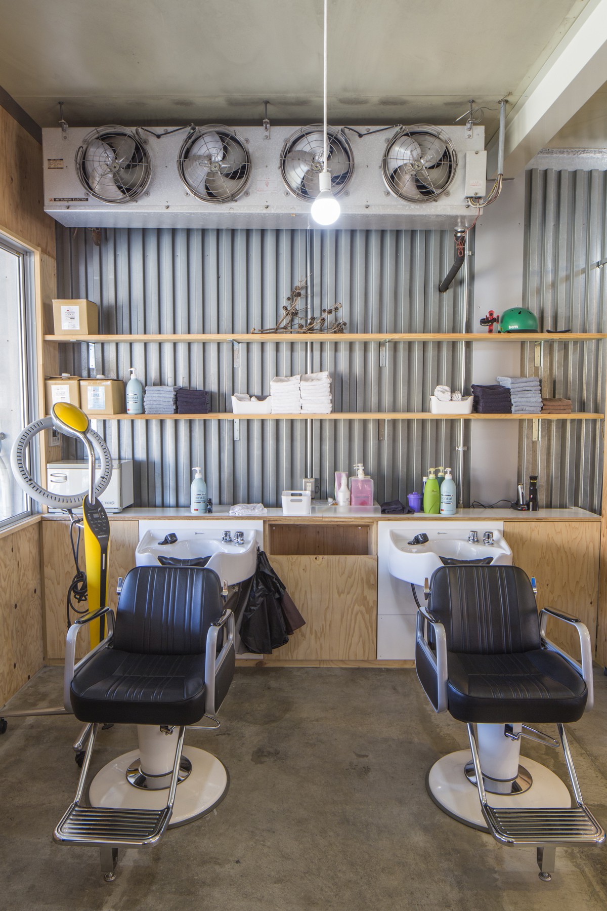 リノベーション倉庫 西海岸風な美容室 自転車屋がコラボした Tas Park タスパーク 茨城 つくば Lightning