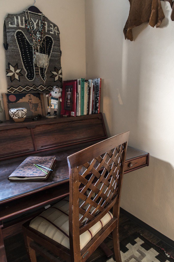 脈々と受け継がれる伝統を使える贅沢 Navajo Rug ナバホラグ Clutch Magazine