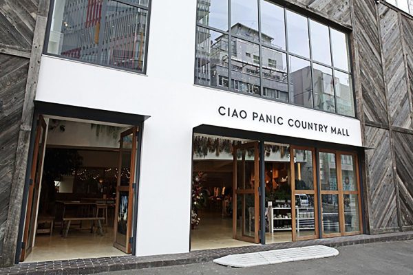 ライフスタイルに根付いた服、雑貨がジャンルレスにそろう。CIAO PANIC COUNTRY MALL(東京・原宿)