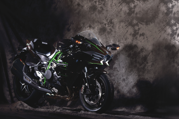 【専門誌編集長に聞いた】300馬力のバイクって乗りこなせるの? どのぐらい速いの?【発売!!】