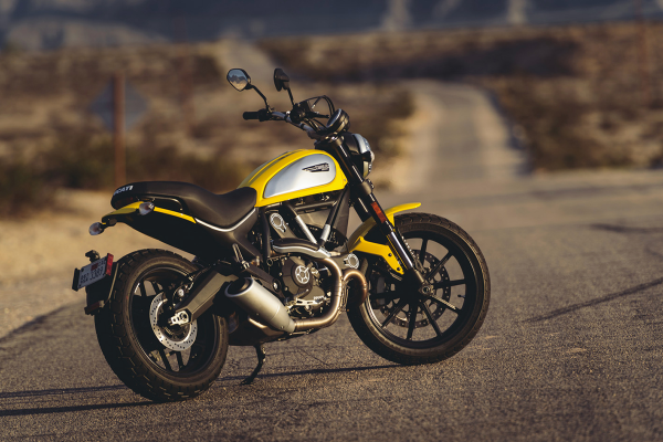 お腹の出た我々でも気軽に乗れるイタリアンバイク登場!【ドゥカティ・スクランブラー】