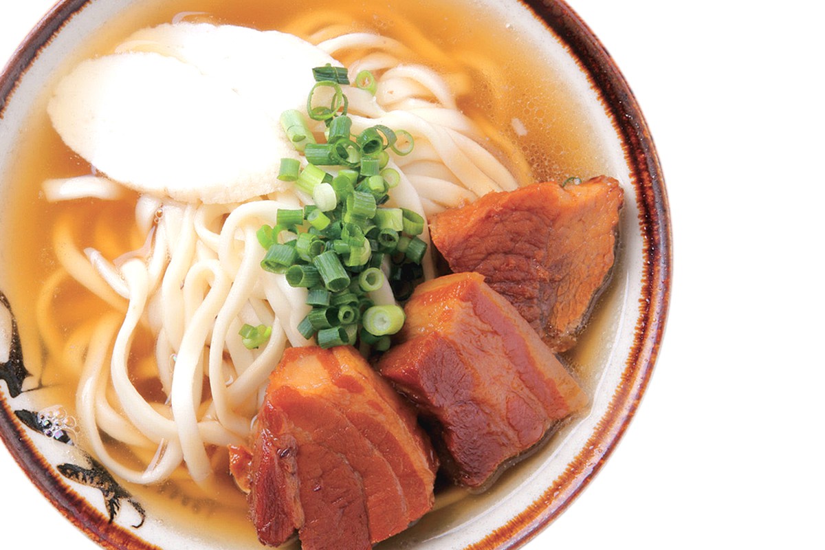 一杯では終われない! 名店の絶品「沖縄そば」を味わい尽くす
