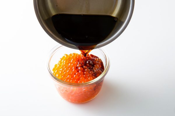 【保存版】炊きたてご飯にたっぷりのせたい!自家製イクラの作り方