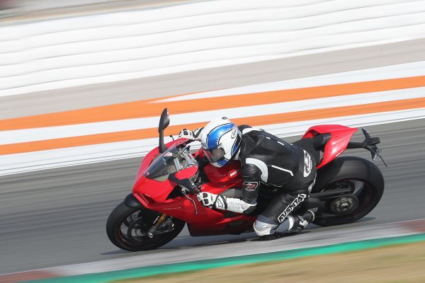 214馬力のパニガーレV4は、V4でもドゥカティなのか?【スペイン試乗レポート】