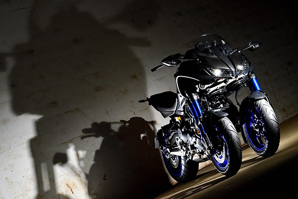 ヤマハNIKEN初試乗(前編)――重戦車のような900ccの前2輪バイクは驚異の乗り物だった