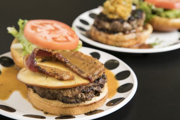 ひと口で納得、ハワイでNo.1のハンバーガーを食べるなら【本田直之のThe Hawaii’s Best Restaurants・第2回】