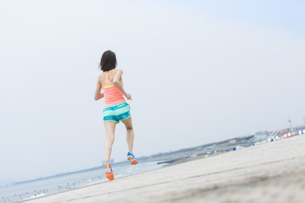 「思いっきり腕を振る」はNG!? その走り方、体に負担をかけているかも
