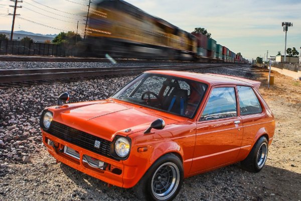 キュートな丸目グリルが超レア!「トヨタ スターレット」が今、西海岸で流行中。