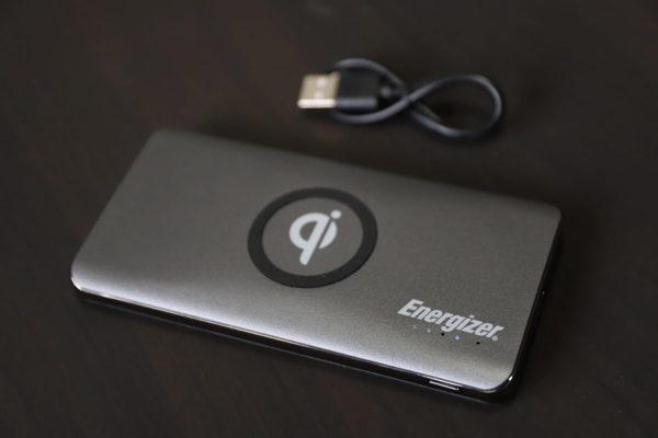 iPhoneと一緒に持ち歩けば給電されるEnergizer QE10005CQ