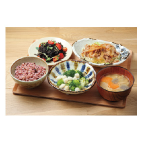 美と健康づくりを担う 「一汁一飯三主菜」の定食
