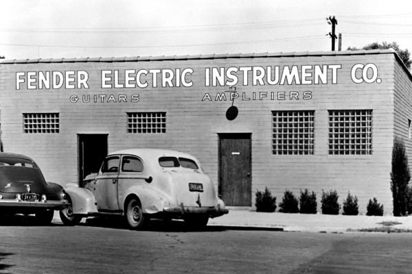 ギターキッズが大人になっても「Fender フェンダー」に憧れてしまう理由。