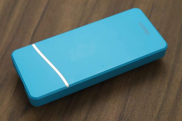 cheeroから、スマートな10,000mAhのモバイルバッテリー登場
