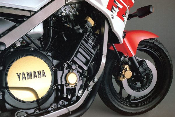 YAMAHA FZ750 あくまで独自の路線①