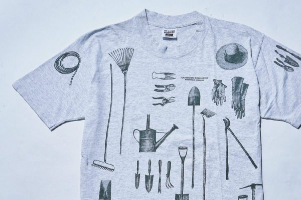 情報求む! 青野菜、球根花、ハーブ……謎多き総柄Tシャツの正体が知りたい。