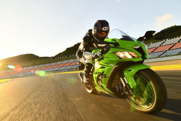 【KAWASAKI】カワサキに惚れた!最強市販車の秘訣にせまるNinja ZX-10RR①