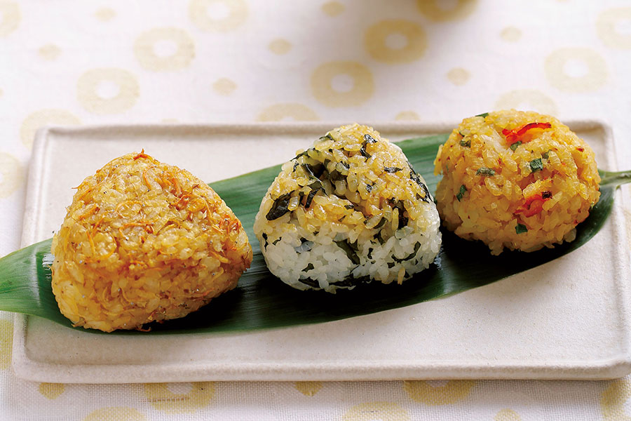 3つの小さな焼きおにぎり