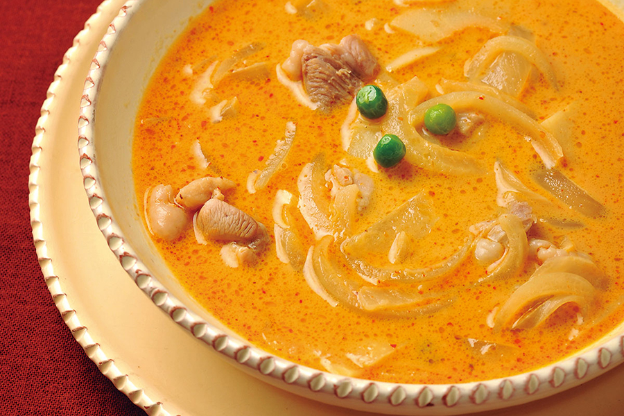 鶏肉とたけのこのレッドカレースープ