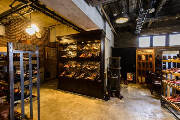 購入するならココへ。レッド・ウィングの直営店と、ヴィンテージブーツの聖地。
