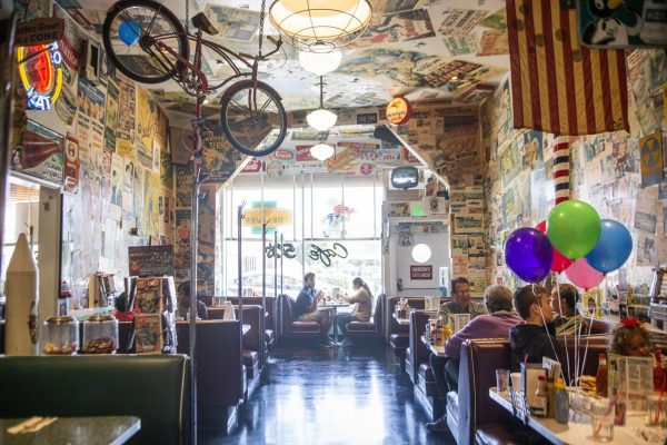 アメカジ好き必見! ロサンゼルスで訪れたい、インスタ映えが狙えるダイナー「Cafe 50’s」。