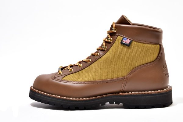 アウトドアブーツの最高峰「ダナー DANNER」ダナーライトとマウンテンライトが知りたい!