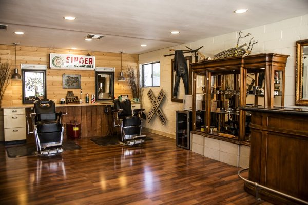 【LA】一見ふつうのバーバー。その奥に足を踏み入れてみると……クラフトマンシップ溢れる店がありました。