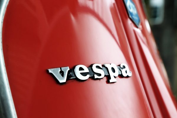 クルマでもバイクでもない、世界中で愛される「ベスパ」の狙い目モデルと魅力に迫る!