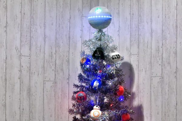 スター・ウォーズファンの心をくすぐる、極上のクリスマスツリー発見!