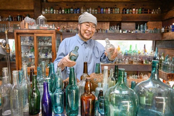 【コレクターファイル②】私設博物館に自費出版びん図鑑まで 作ってしまった、希代のびん収集家。