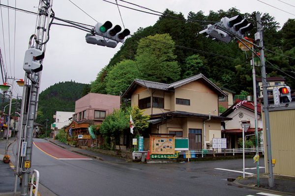 「南氷川・石尾根登山口」奥多摩エリア|登山口スポット【登山口】