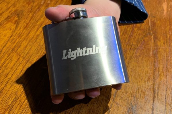 現在発売中のLightning3月号を買うと、特製「ミニスキットル」が付いてくる!