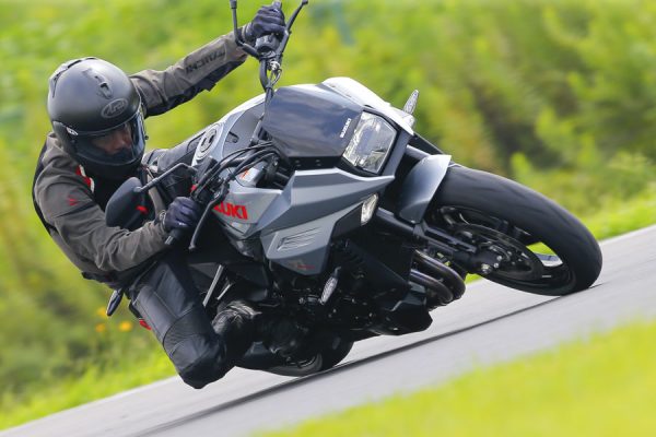 『今昔物語-カタナ×Z900RS』継承される刀らしさ、Zらしさ