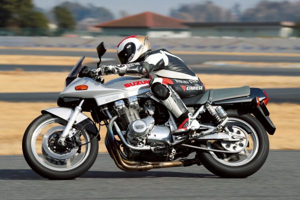「SUZUKI GSX1100S KATANA/1998(スズキ・GSX1100S カタナ)」〜穏やかなリズムを刻めるハンドリング〜【いま楽しめる名車たち】