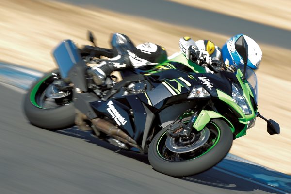 「KAWASAKI(カワサキ) Ninja ZX-6R」~高回転の咆哮は、ミドル4気筒ならでは~【R/C インプレッション archives】