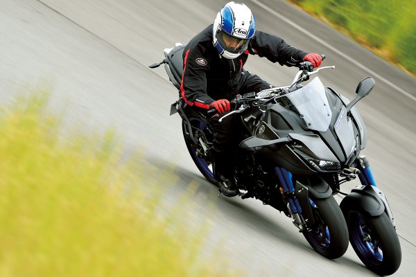 「YAMAHA NIKEN(ヤマハ・ナイケン)」~スポーツバイクの新しい可能性~【R/C インプレッション】