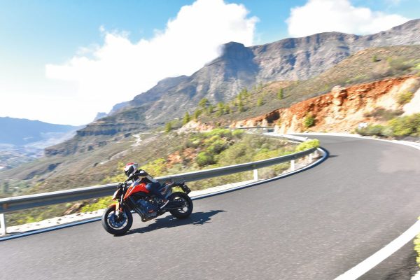 「KTM 790DUKE(KTM 790デューク)」~絶妙なバランスが想定ターゲットを拡大!!~【R/C インプレッション archives】