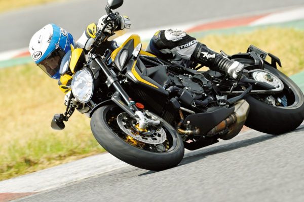 「MV AGUSTA BRUTALE DRAGSTER 800 RR & BRUTALE 800 RR PIRELLI(MVアグスタ・ブルターレ ドラッグスター800RR&ブルターレ800RRピレリ)」~人気モデルがついにユーロ4をクリア~【R/C インプレッション archives】