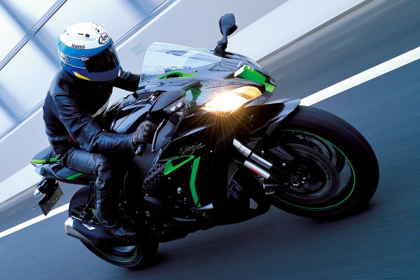 「KAWASAKI Ninja ZX-10R SE(カワサキ・ニンジャZX-10R SE)」〜リアルタイムで追従する電子制御サスの実力〜【R/C インプレッション archives】