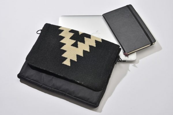 スペシャルコラボアイテム「JELADO×Lightning BLANKET PC CASE」2020年4月1日受注受付開始!