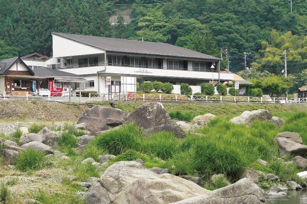 「緑の休暇村センター」日本山小屋完全ガイド