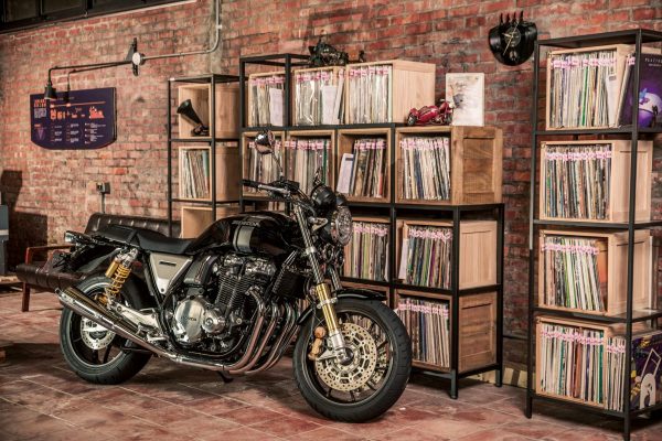 「Honda CB1100/EX/RS(ホンダ・CB1100/EX/RS)」~いま、あえて作り続ける空冷4発~【R/C インプレッション archives】