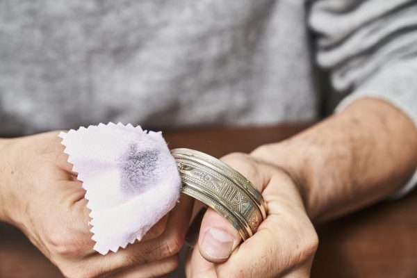 シルバーアクセサリーの磨き方。クリーナーは何を使うのが正解?