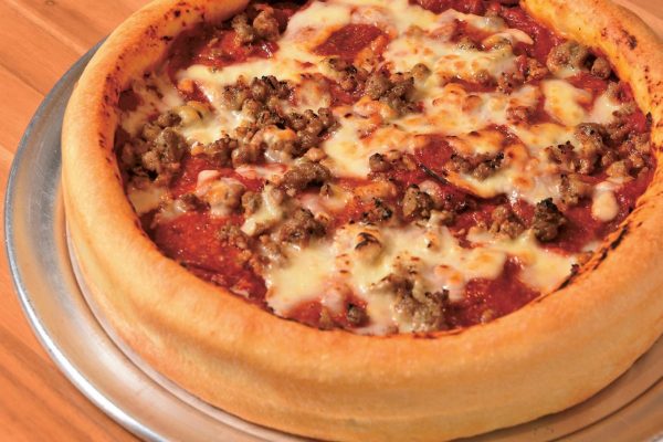 迫力満点! チーズの海! アメリカンなピザが食べられるおすすめ店3選。