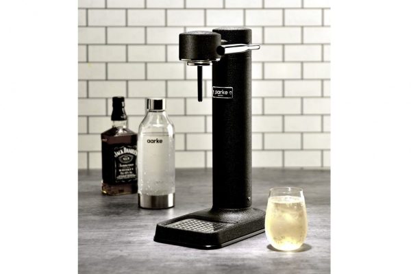 自宅で極上のハイボールを飲むための必需品、「アールケ」のカーボネーター2。