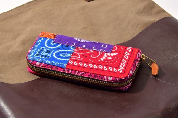 バンダナのパッチワークデザインが斬新な「Matisse」のリメイクウォレット。