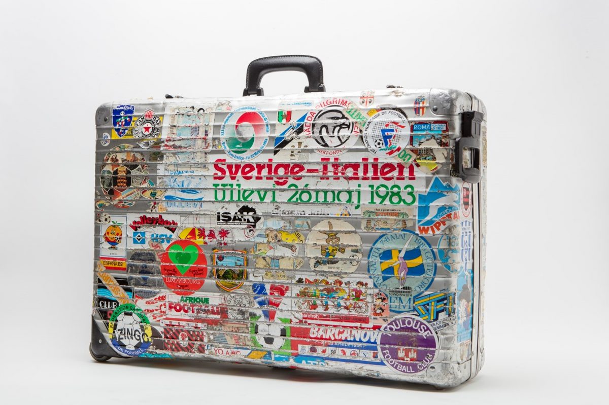 綺麗な 耳 万一に備えて リモワ トパーズ ステッカー Pastorsabrajohnson Org