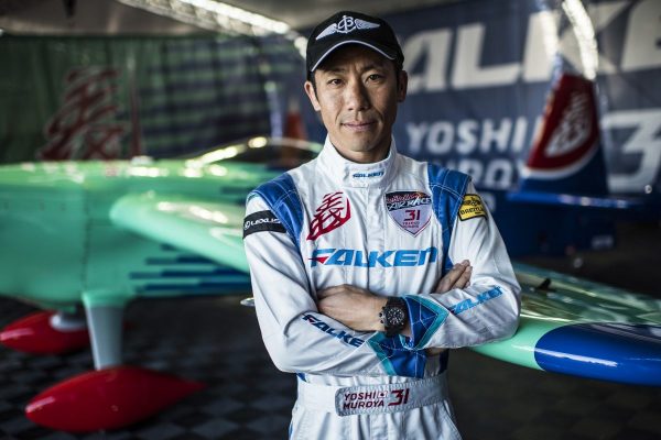 【世界が認める日本の先駆者たち⑤】レッドブル・エアレース・パイロット・室屋義秀|日本人初のワールドタイトルを獲得したパイロット。