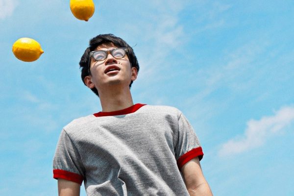 雑誌「2nd」が提案する、8月を彩る夏のTシャツコーデ5選。