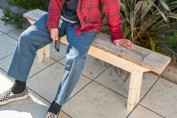 古材でDIY! 古材の雰囲気が空間を変える狭小スペースに最適なベンチ。