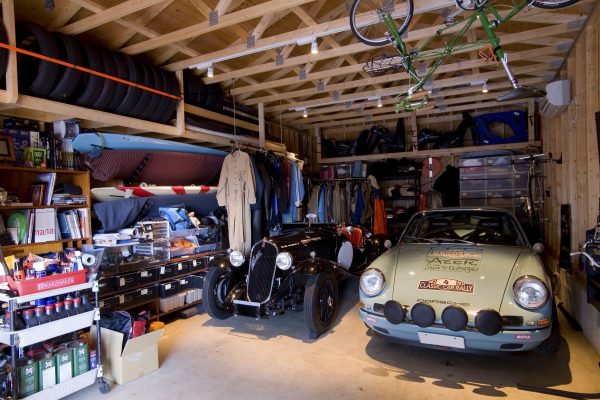 【お手本にしたい家づくり③】ポルシェ、サーフボード、自転車…… 生粋の趣味人が作ったガレージ。