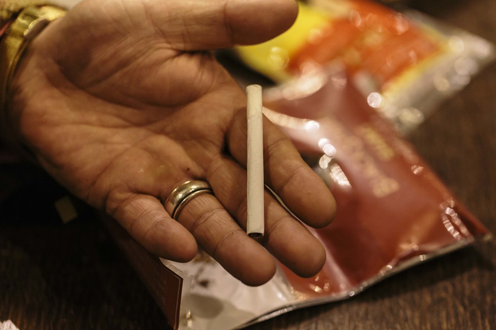 保存版 手巻きタバコ用ロー ラーを使ったシャグの巻き方 初心者 Lightning